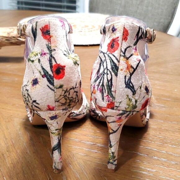 Gianni Bini Tan Huh heels, Floral pattern, Tan tassels, 4 inches, Size 6.5 - Picture 5 of 11